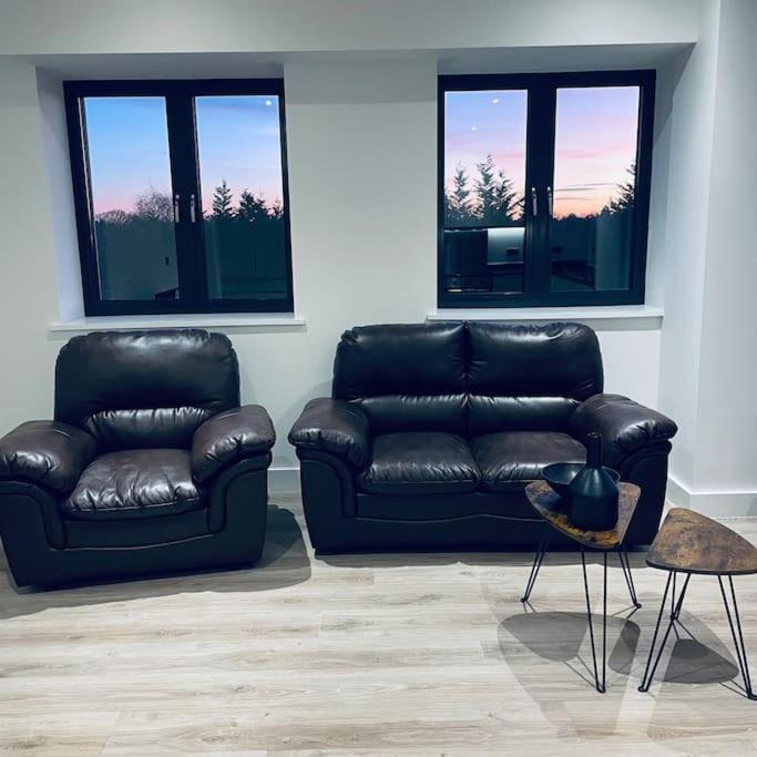 New One Bedroom Luxury Apartment In Солихъл Екстериор снимка