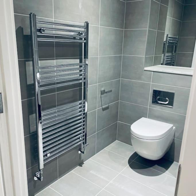 New One Bedroom Luxury Apartment In Солихъл Екстериор снимка