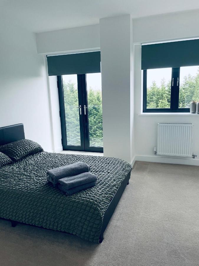 New One Bedroom Luxury Apartment In Солихъл Екстериор снимка