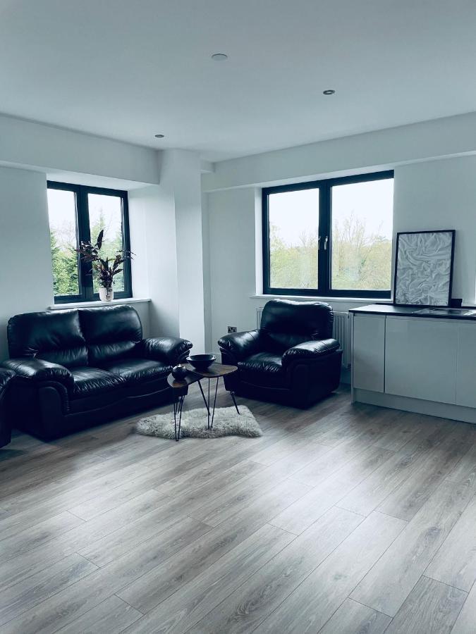 New One Bedroom Luxury Apartment In Солихъл Екстериор снимка